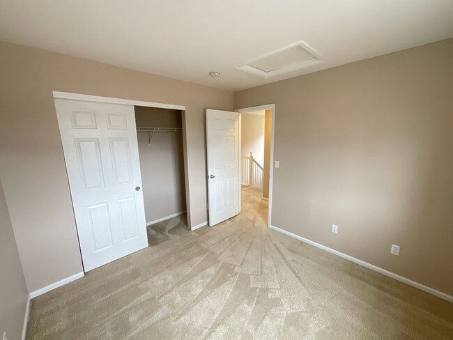 Building Photo - 4 Bedroom Home Available Near Black Forest...