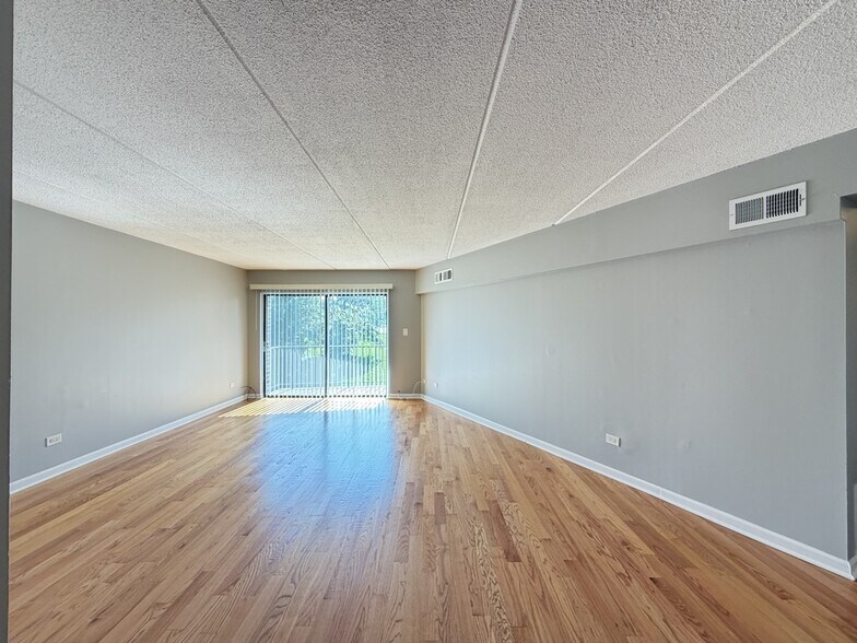 Building Photo - 525 N Quentin Rd