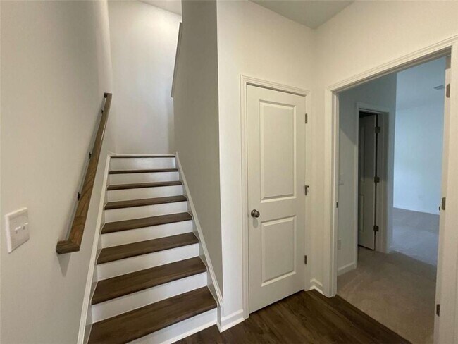 Building Photo - 5716 Schelton Pl