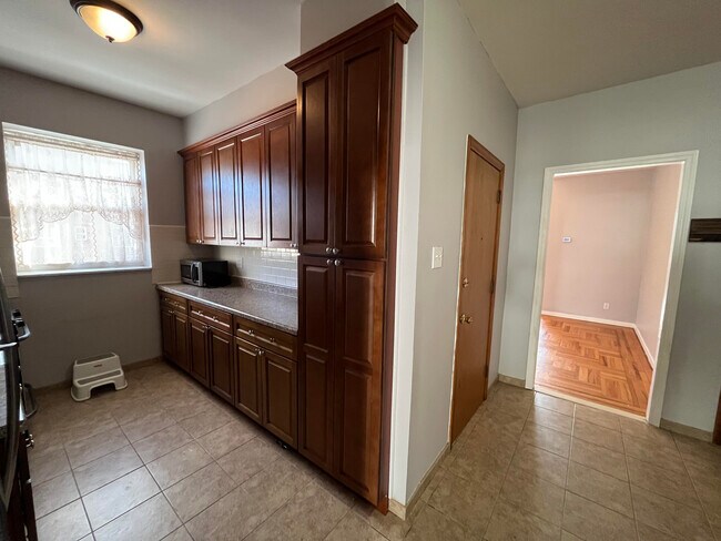 Building Photo - 2083 76th St