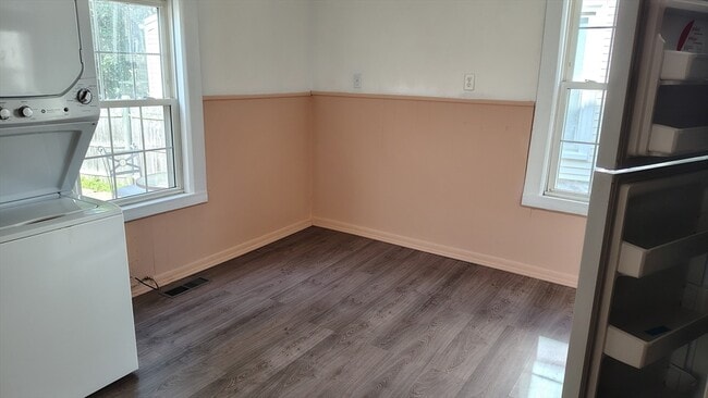Building Photo - 133 Bates Ave