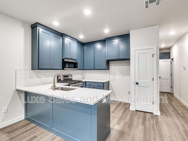 Building Photo - 610 W 2nd St