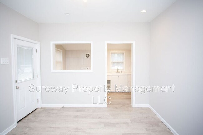 Building Photo - 37 Claypoole Ave