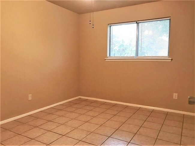 Building Photo - 1304 W Sunset Dr