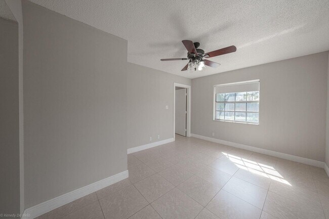 Building Photo - 708 SE 2nd Ave