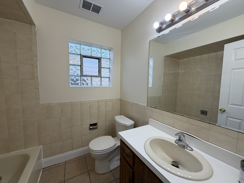 Building Photo - 6323 W Fullerton Ave