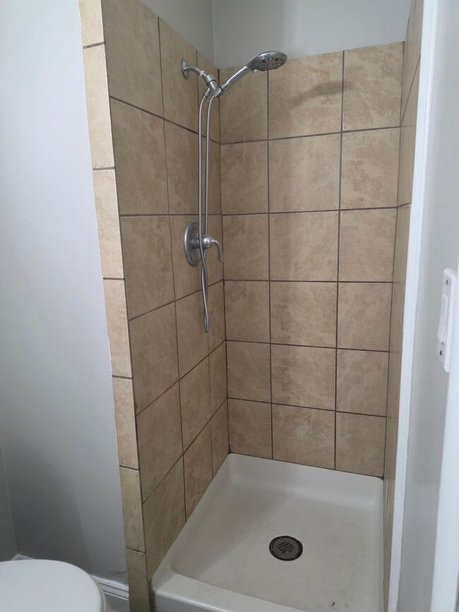 Building Photo - 3 bedroom 2.5 bath townhouse