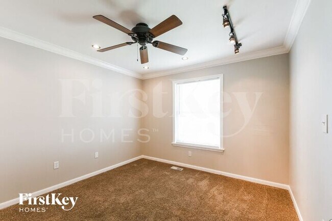 Building Photo - 1520 Fox Ridge Ct