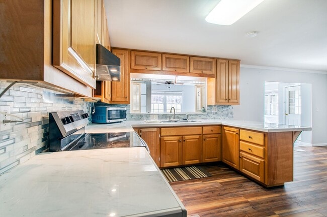 Building Photo - Convenient to Downtown Brevard