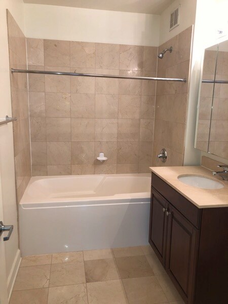 Building Photo - 420 E Waterside Dr