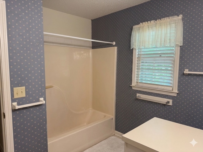 Building Photo - Charming 2-bedroom, 1-bathroom Brick Home Available July 2026