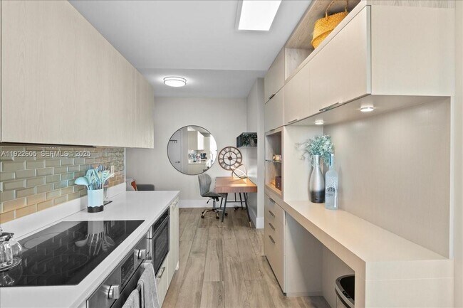 Building Photo - 501 NE 31st St