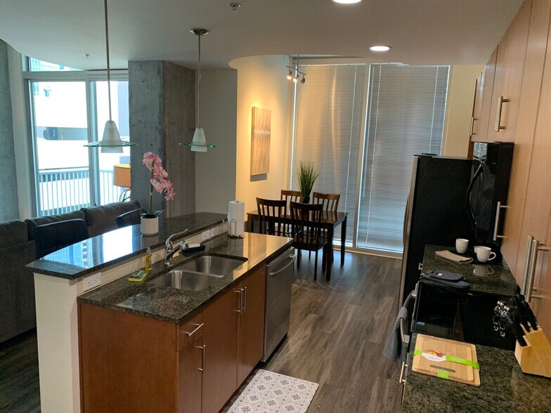 Building Photo - 475 S Church St