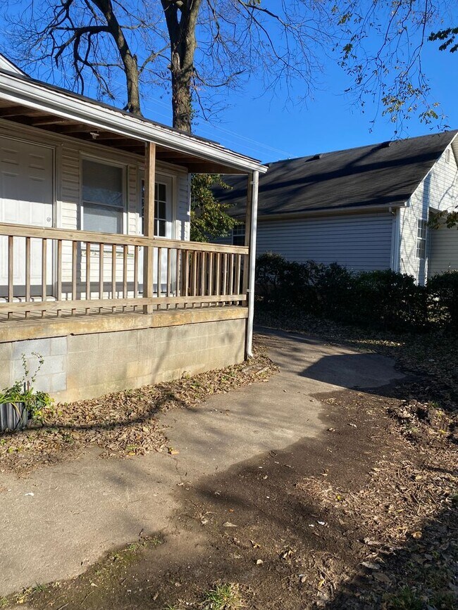 Building Photo - 486 Price Rd