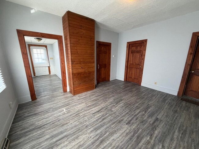 Building Photo - 714 Commercial-