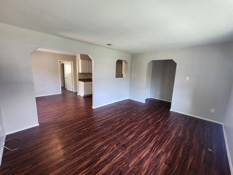 Building Photo - 6916 Pondsdale Ln