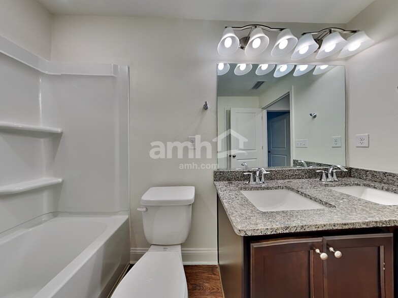 Building Photo - 106 Olivewood Pl