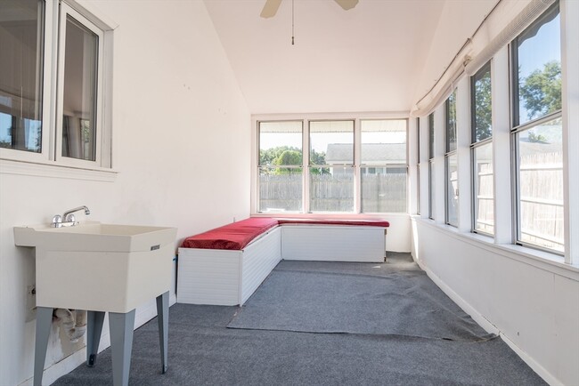 Building Photo - 14 Rosslare Rd