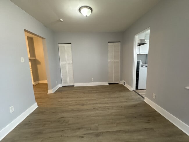 Building Photo - 2932 Pyramid Ave