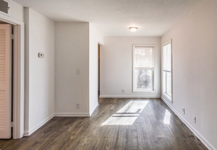 Building Photo - 608 Jack Warner Pkwy