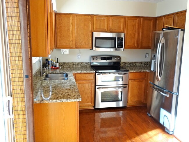 Building Photo - Beautifully remodeled 2BD, 2.5BA, Polaris ...