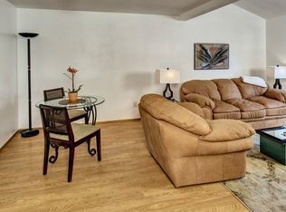 Building Photo - Beautiful 2 story Townhome in Juanita Kirk...
