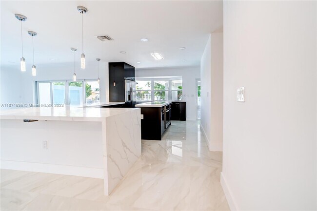 Building Photo - 5721 Bayview Dr