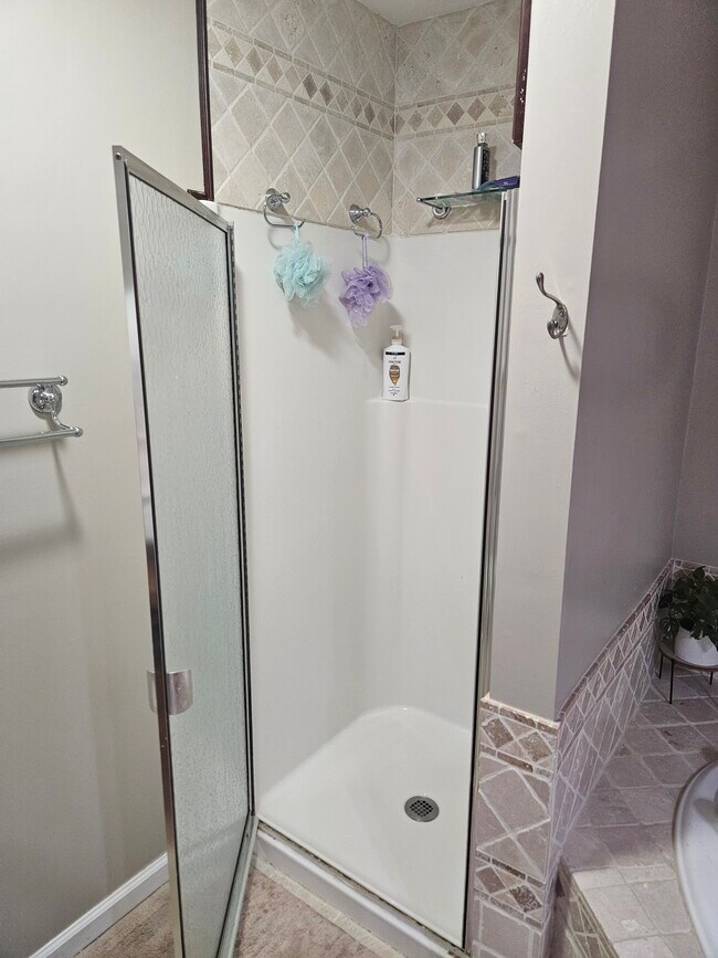 Building Photo - 125 Vernon Ct