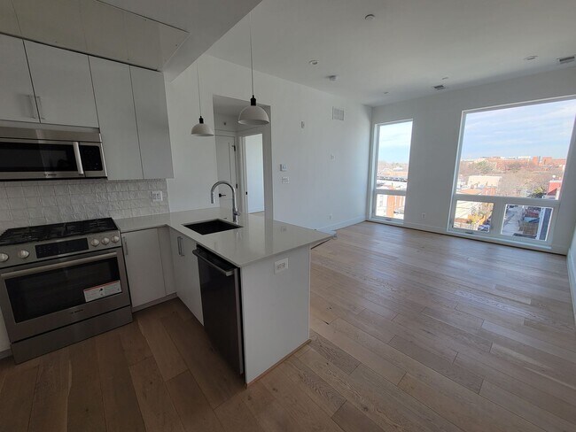Building Photo - Gorgeous and Affordable Condo