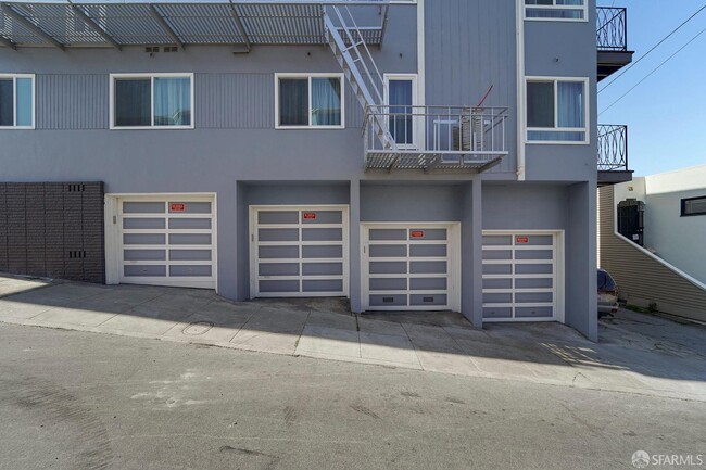 Building Photo - 4204 Mission St