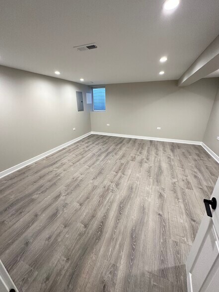 Building Photo - 2049 Hagen Ln