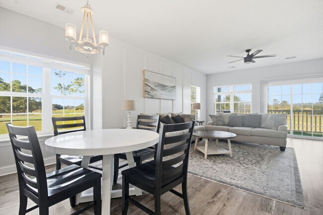 Building Photo - 3-Bedroom, 2Bath Condo end unit