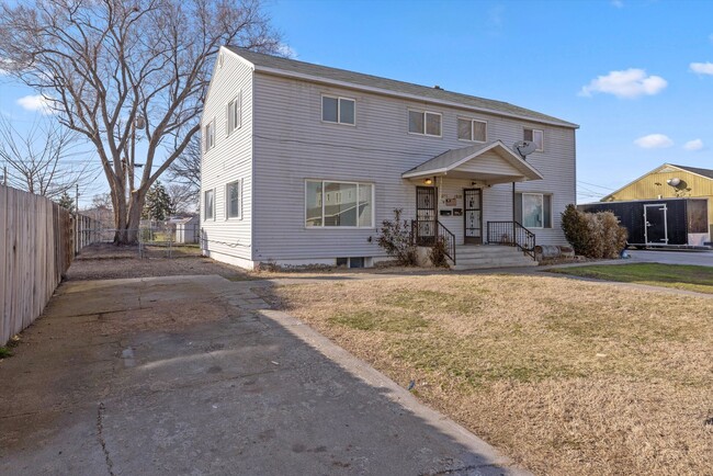 Building Photo - 1517/1519 Thayer Dr