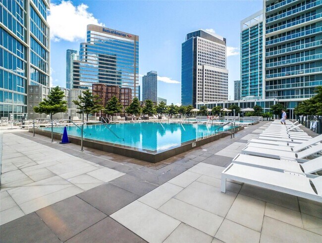 Building Photo - 485 Brickell Ave