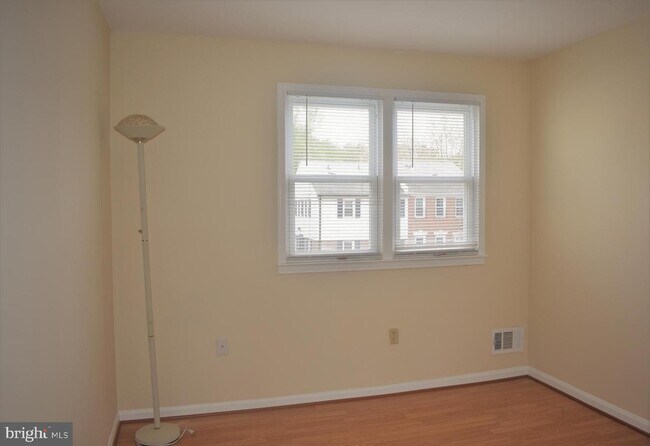 Building Photo - 16 Blue Ribbon Ct