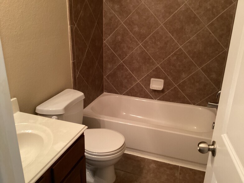 Building Photo - 26314 Longview Creek Dr