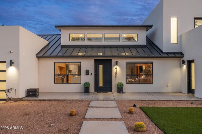 Building Photo - 4421 E Earll Dr