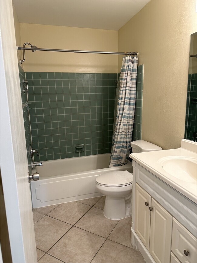 Building Photo - 6185 Deming Ave