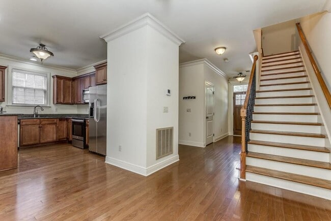 Building Photo - 2800 Belle Chase Ln