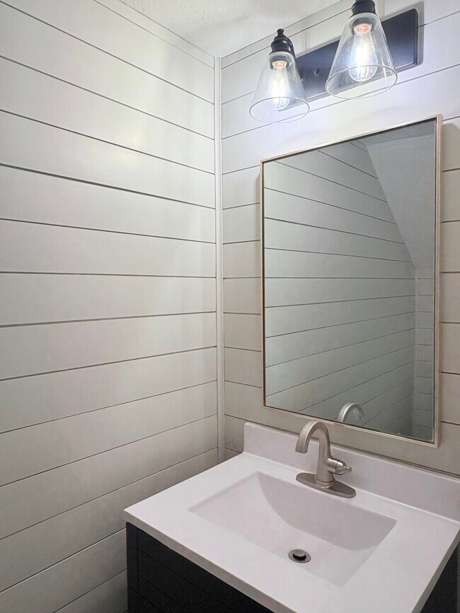 Building Photo - 2820 N Mill Pl