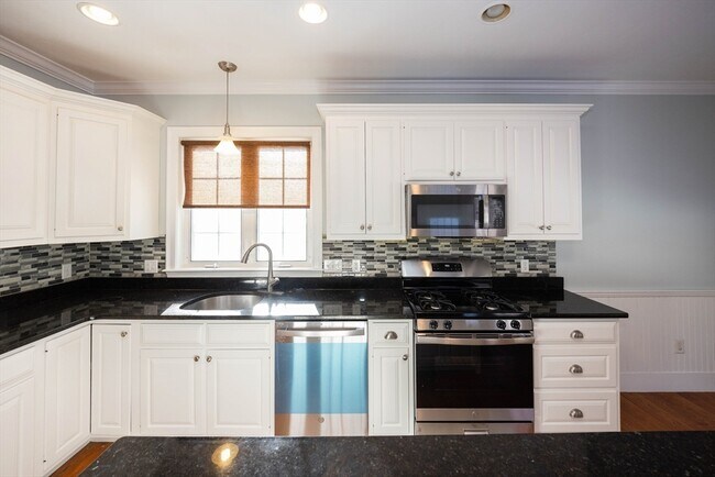 Building Photo - 4 Cyrus Way