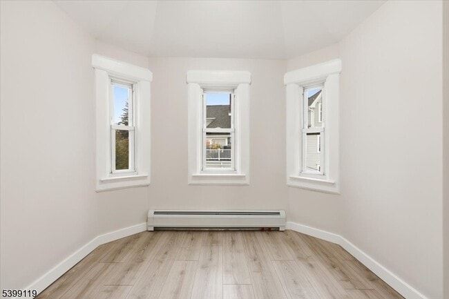 Building Photo - 162 Walnut St