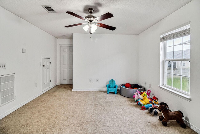Building Photo - 289 Dahlquist Dr