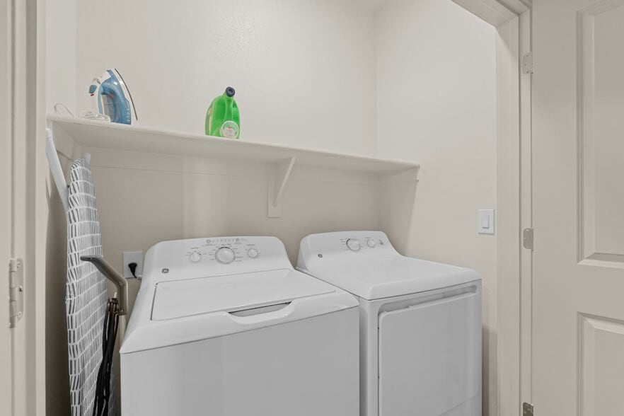 Building Photo - 711 W Broadway Rd