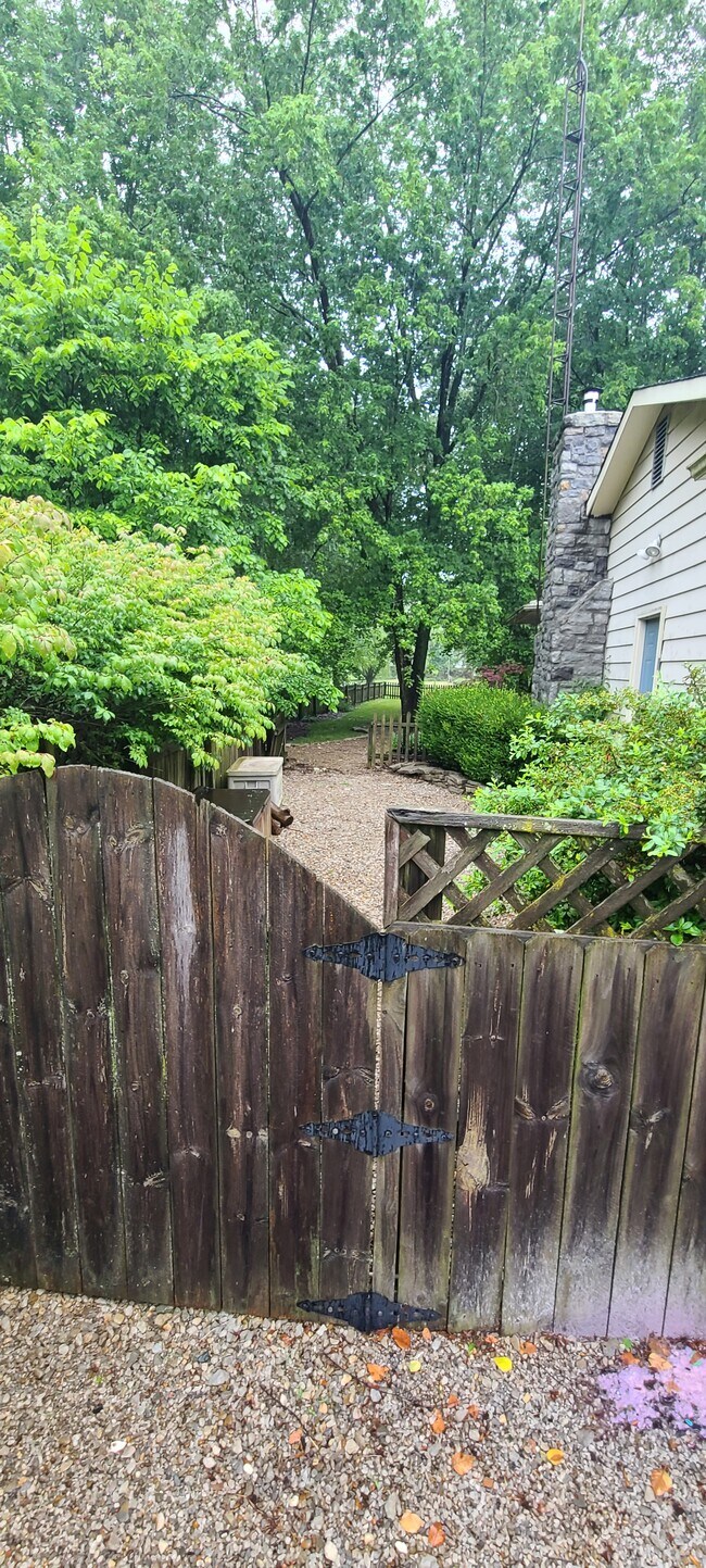 Building Photo - 5049 Babbitt Rd