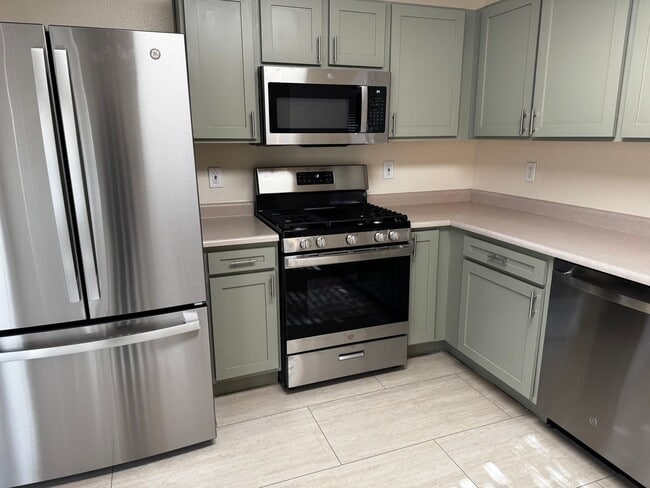 Building Photo - Great 3BR Home Near Cottonwood Mall!!