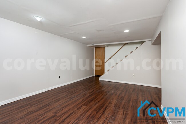 Building Photo - 723 Snowdon Ln