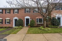 Building Photo - 2313 McGregor Ct