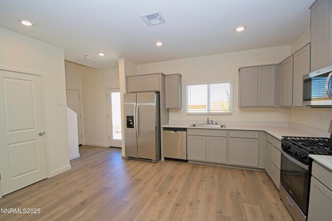 Building Photo - 843 Orchard Rock Dr