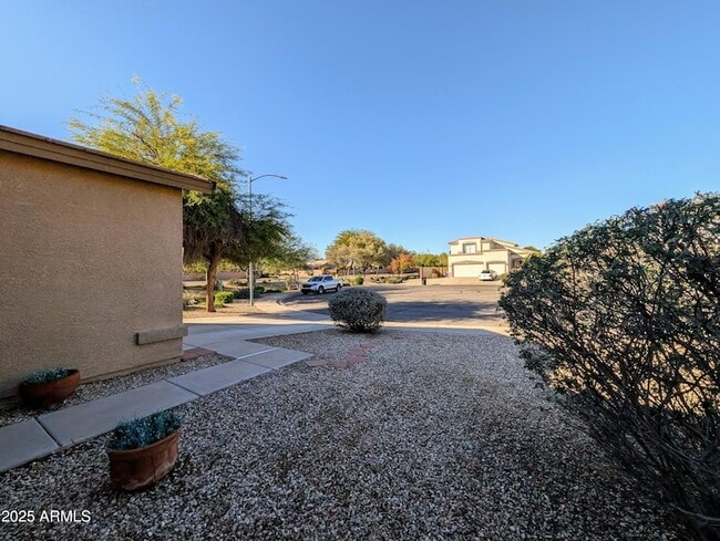 Building Photo - 16071 W Gelding Dr